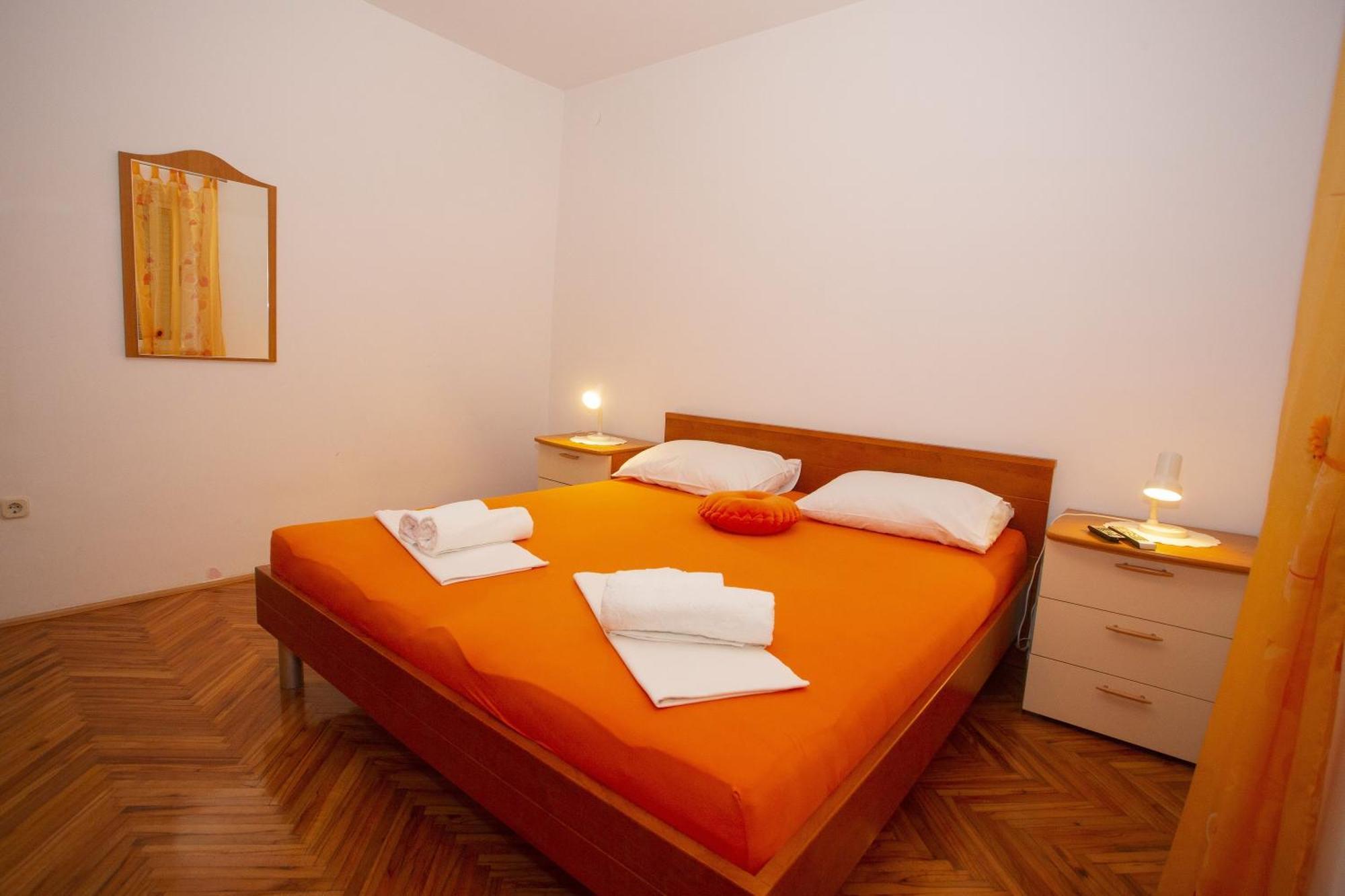 Apartments With A Parking Space Podgora, Makarska - 12816 Bilik gambar