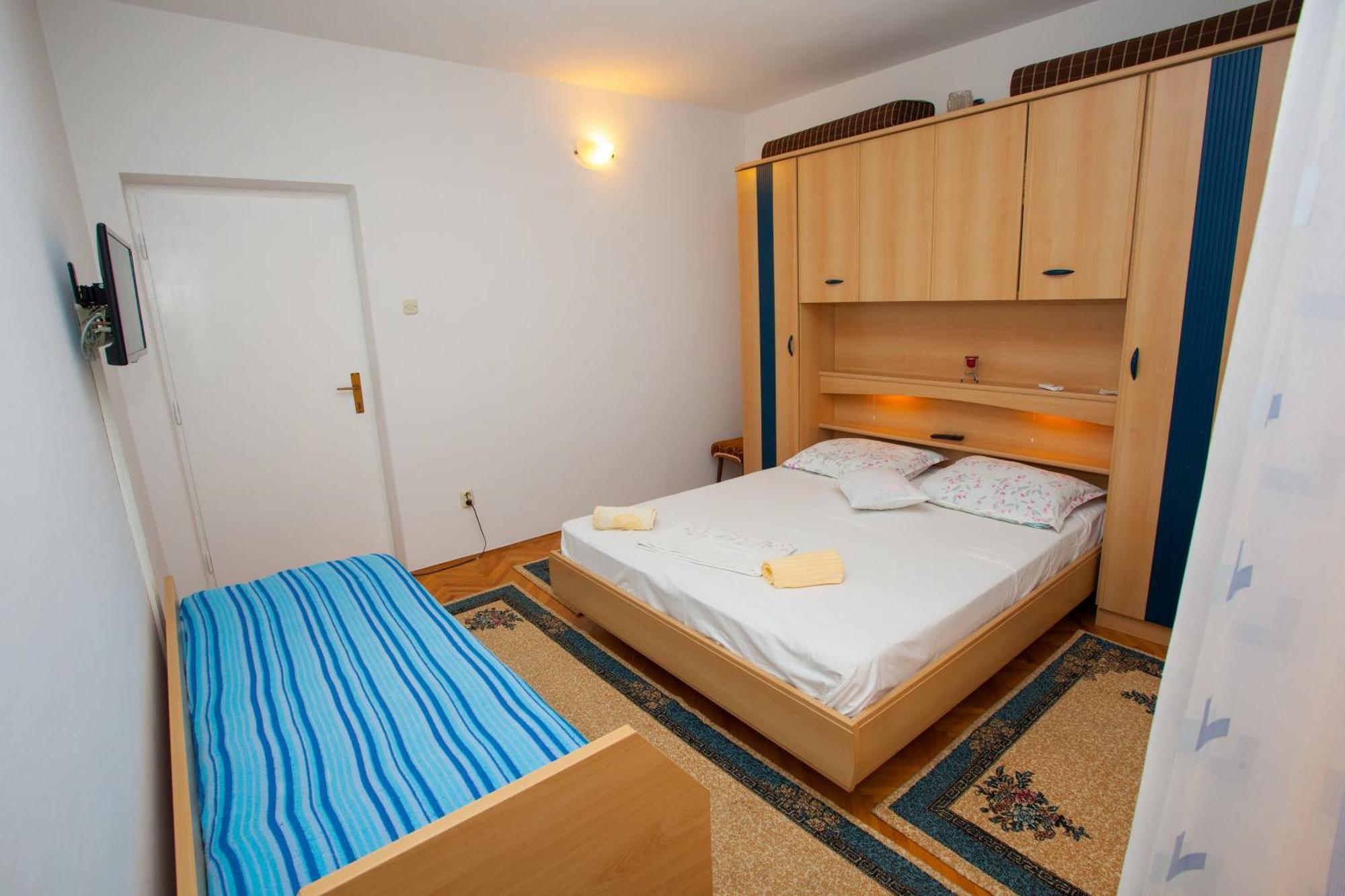 Apartments With A Parking Space Podgora, Makarska - 12816 Bilik gambar